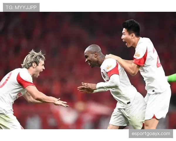 阿劳霍强势坐镇后防，助球队稳居争冠行列迎战强敌