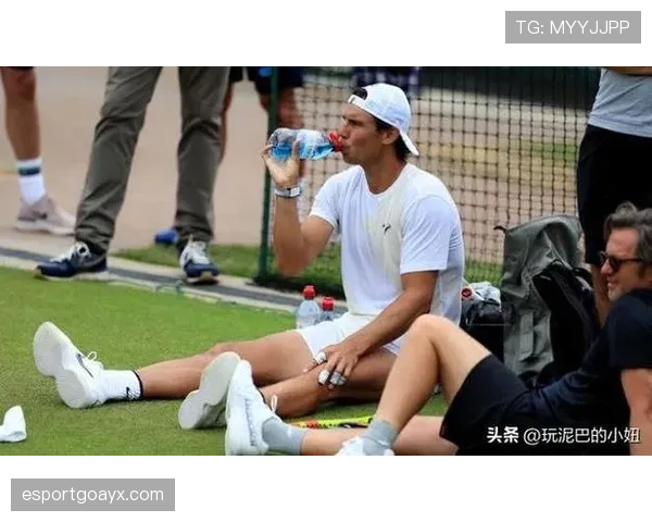 纳达尔这生活节奏也太反常了，天天满头泥巴还衣柜堆得像奢侈品展馆？