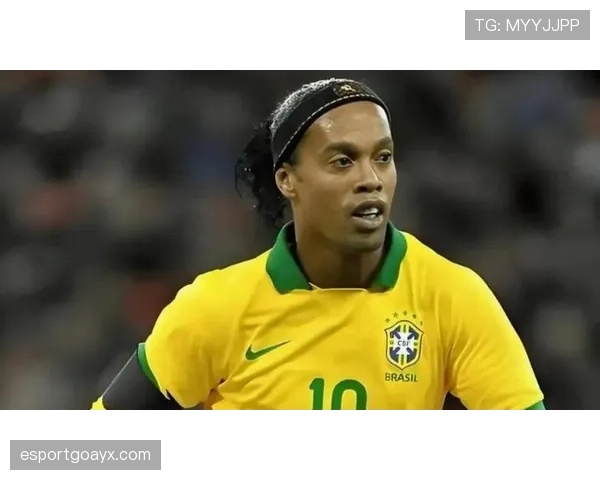 罗纳尔迪尼奥路边吃炸鸡，手腕那块表直戳穷人的心